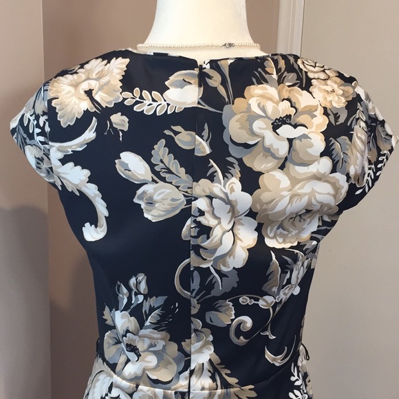Beautiful WHBM dress - Picture 3 of 10